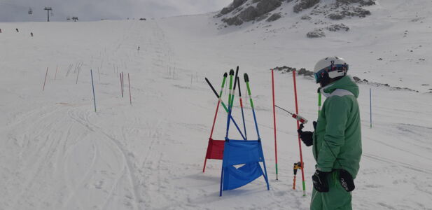 Snowport main race department trainer slalom track